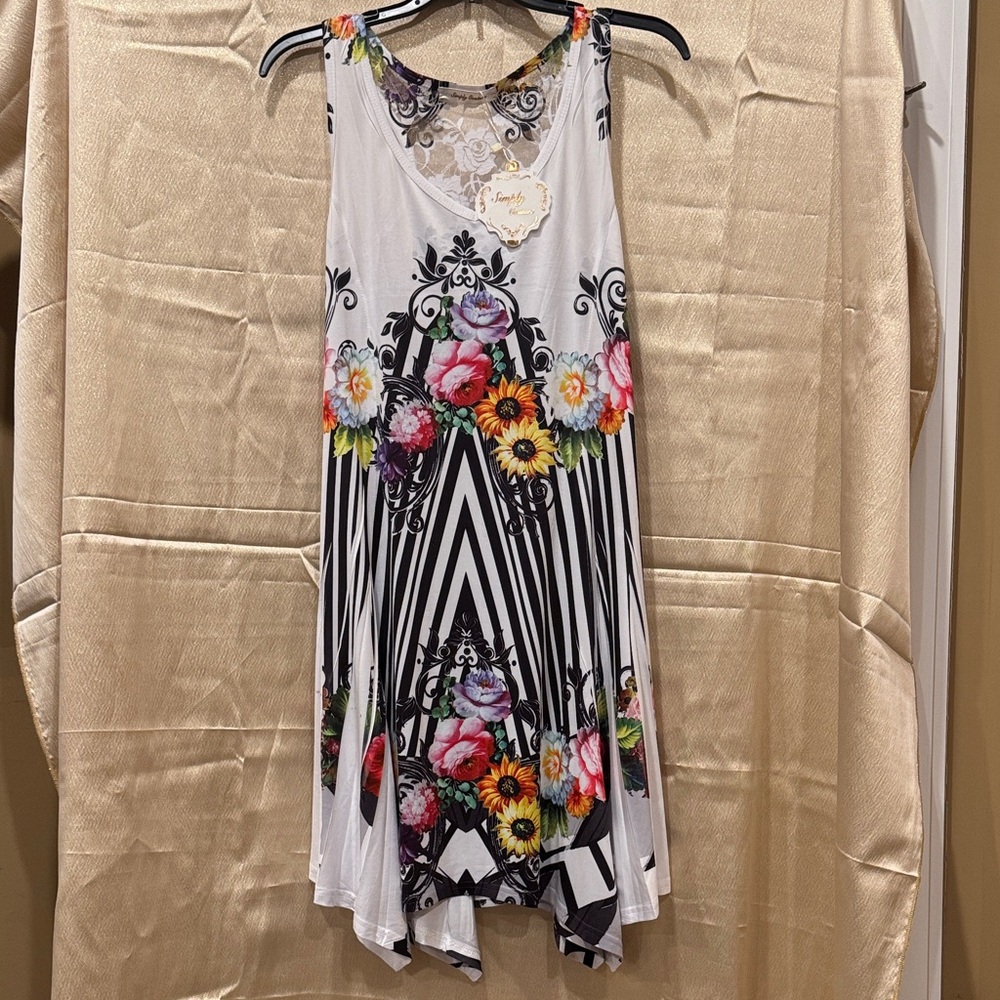 Simply Couture White Floral Tank Top Lace Detail at Upper Back - Size XL - NWT